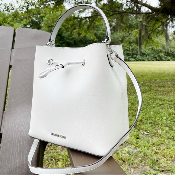 Michael Kors large drawstring bucket bag white - Picture 7 of 10